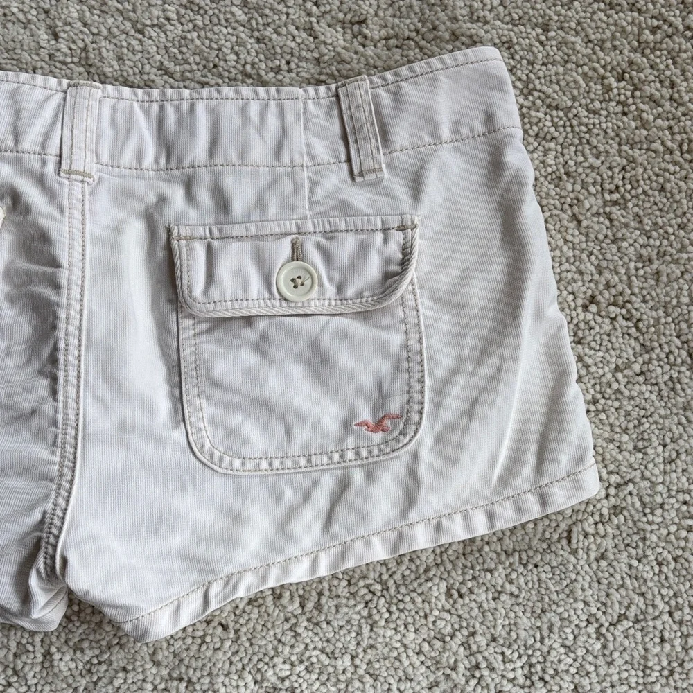 Vintage Hollister Women's Cream Cargo Shorts - Picture 9 of 12